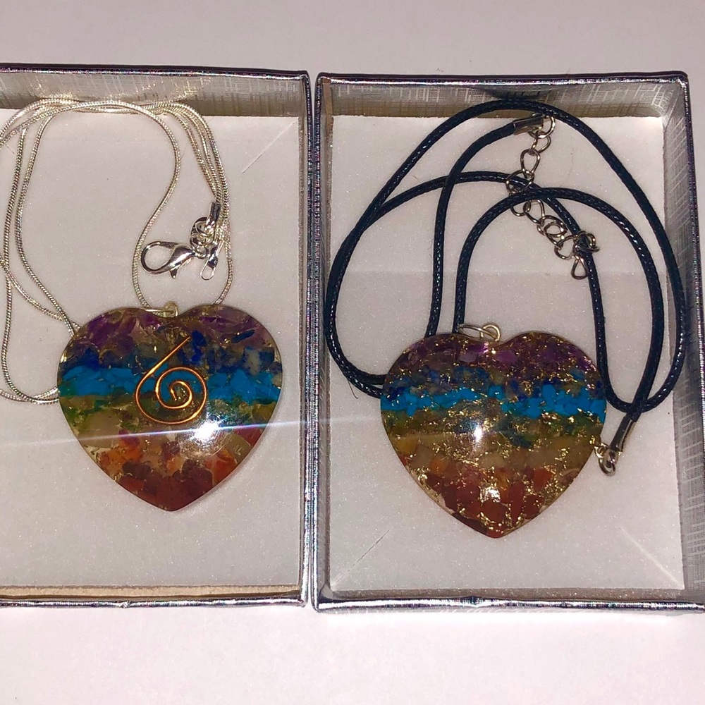 Chakra Healing Orgone, Orgonite Heart Pendant - Picture 3 of 3